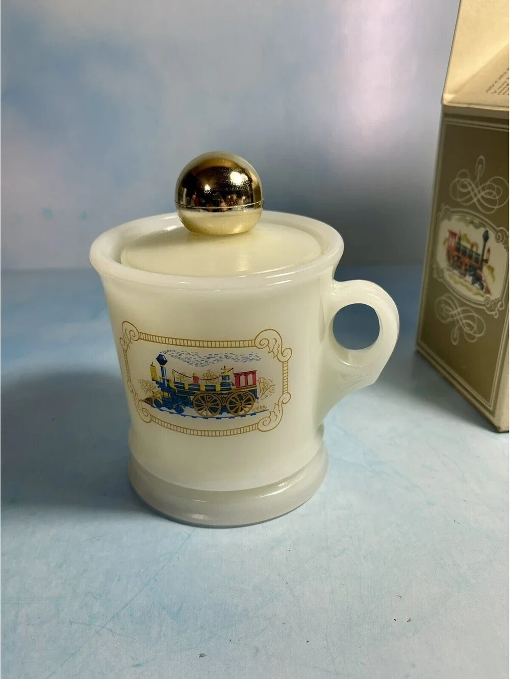 Avon storing or display